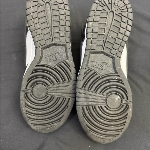 Nike Classic Black and White Athletic Shoes - Picture 4 of 6